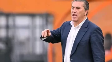 إشاعات مغرضة بيسيرو يوضح حقيقة خلافه مع نجم الزمالك بعد مواجهة الأهلي 1