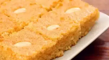 أسهل طريقة تحضير بسبوسة الطاسة السريعة في المنزل. وصفة شرقية بدون فرن بطعم لا يُقاوم