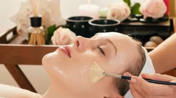 ارمي الكريمات جانبًا خلطة البخار والأقنعة الطبيعية سر إشراقة دارين حداد