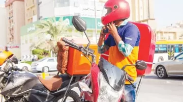 السعودية تبدأ تنفيذ قرارات جديدة تلزم تطبيقات توصيل الطعام بتقديم خدمة مجانية للزبائن