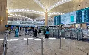 النقل السعودية تعلن قرارات جديدة لتنظيم عمل الكدادين في مطار الملك خالد الدولي