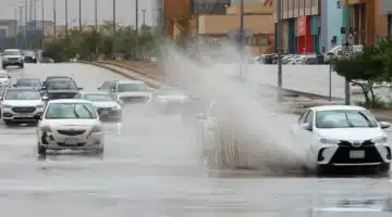 تحذيرات الأرصاد إنذار أحمر لـ 12 منطقة في السعودية بسبب أمطار غزيرة وسيول