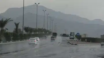 تحذيرات عاجلة من أمطار غزيرة وسيول في 12 منطقة سعودية. ونظام مدرستي جاهز لتعليق الدراسة