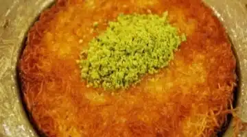 جربيها الآن بمكونات بسيطة. طريقة تحضير كنافة الطاسة بالكريمة في المنزل