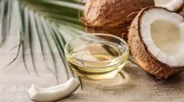 سر الجمال الطبيعي كيف يحقق زيت جوز الهند معجزة لبشرتكِ؟