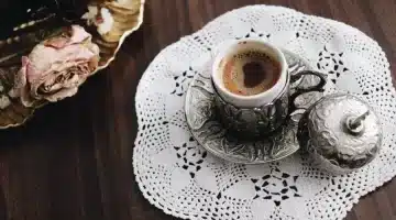 سرٌّ في فنجان مشروب القهوة الرمضاني الذي يُعيد توازن جسمك الإفطار 1