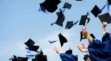 كلمات تهنئة تخرج من الجامعة لصديقي
