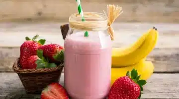 كوكتيل الفراولة والموز مشروب رمضان المثالي والانتعاش