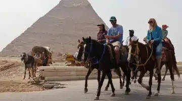 مصر تعلن فرض رسوم جديدة على دخول القادمين من السعودية ودول الخليج وتوضح آلية السدا