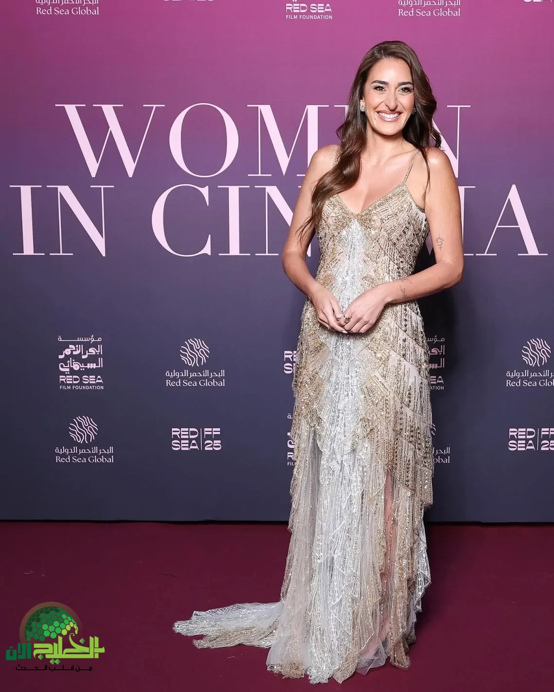 أمينة. خليل تبهر العالم في مهرجان كان بثلاث إطلالات أيقونية