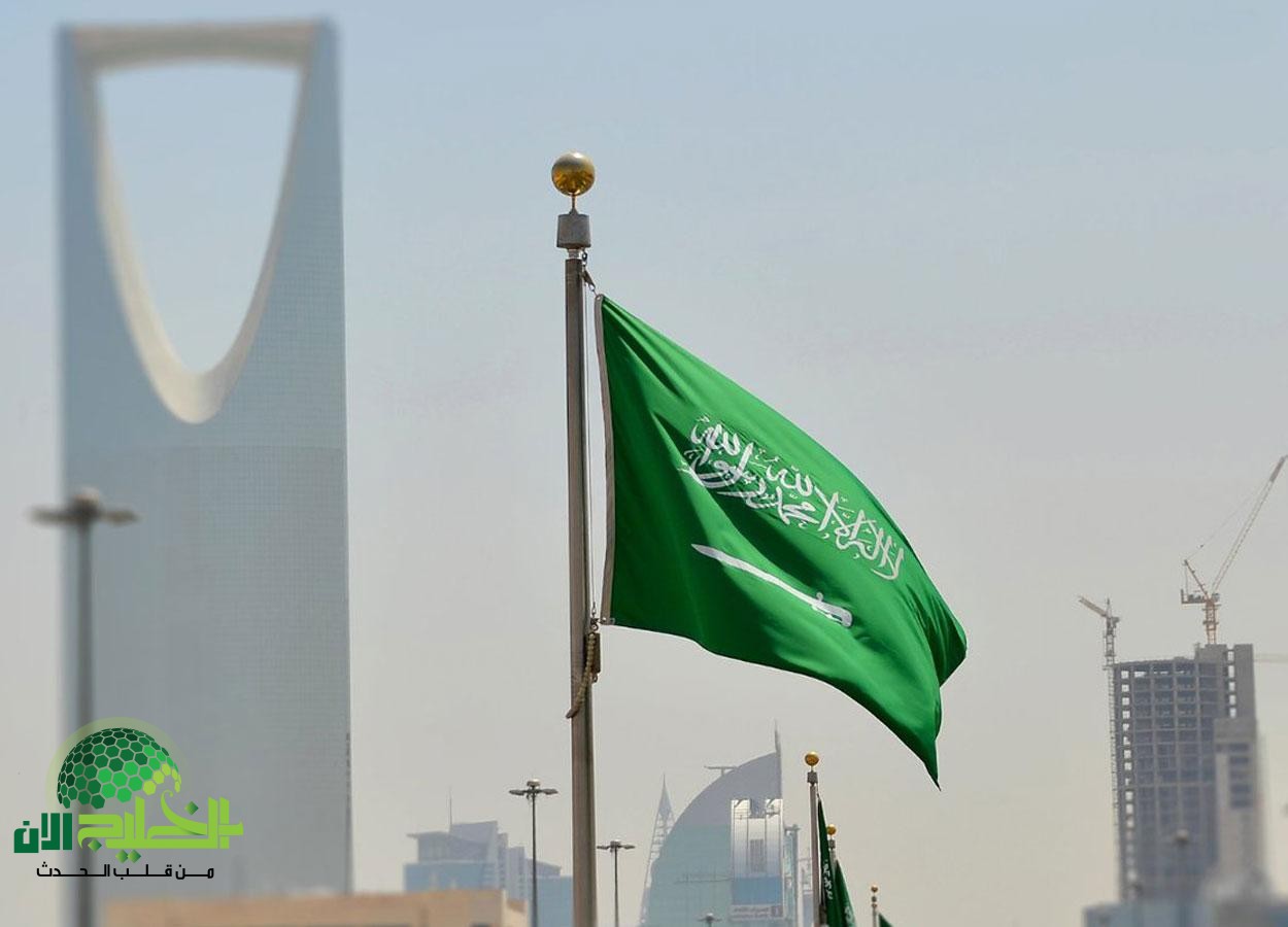 السعودية تبدأ تنفيذ قرار وقف تجديد الإقامات لمئات المهن وتكشف خطط التوطين الجديدة