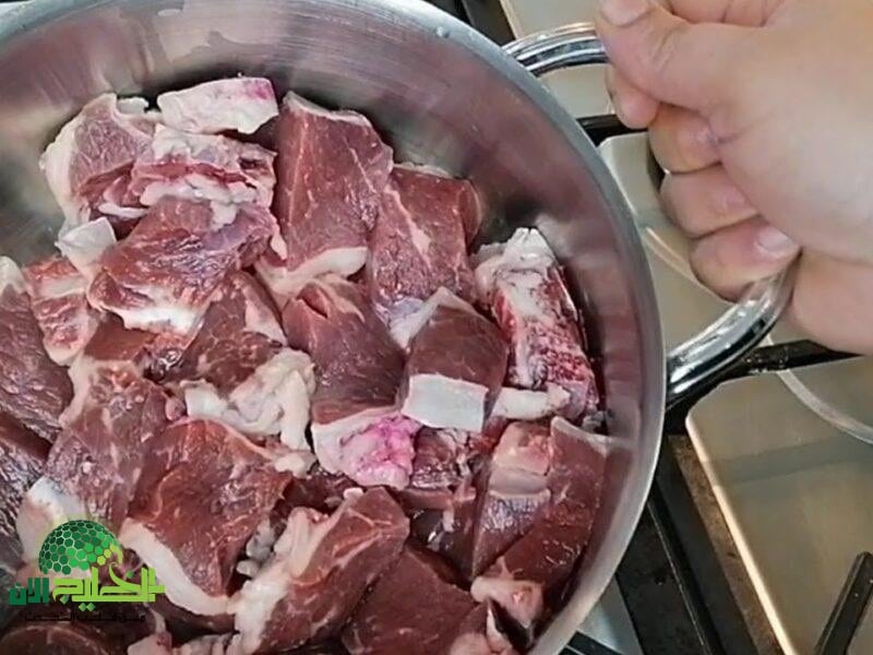 طريقة عمانية قديمة لتسوية اللحوم والكوارع في وقت قياسي وبطراوة الزبدة