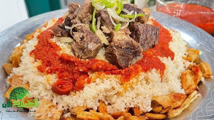 طريقة عمل الفتة المصري بالثوم والصلصة.. نكهة أصيلة تعطر مناسباتنا