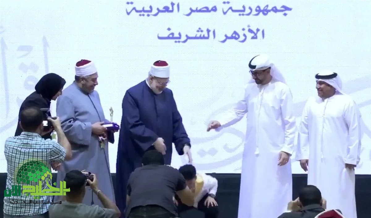 لحظة لا تُنسى.. تتويج الطالب محمد الحسانين بالمركز الأول في تحدي القراءة بالأزهر