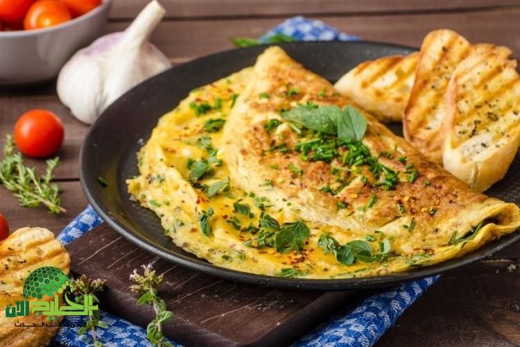 ابدأي صباحك بنكهة مغذية. طريقة تحضير البيض المخفوق بالسبانخ والجبن