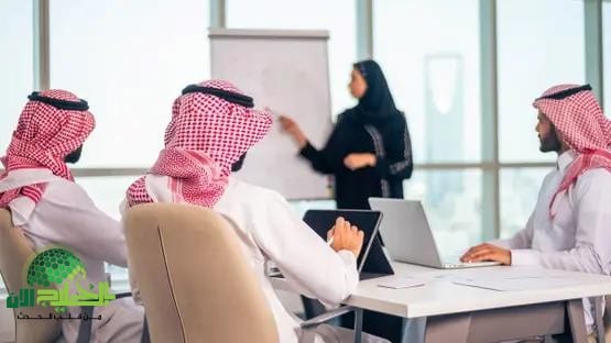 تطبيق المادة 61 من نظام العمل في السعودية.. نقلة نوعية في حقوق الوافدين وحماية كرامة العامل