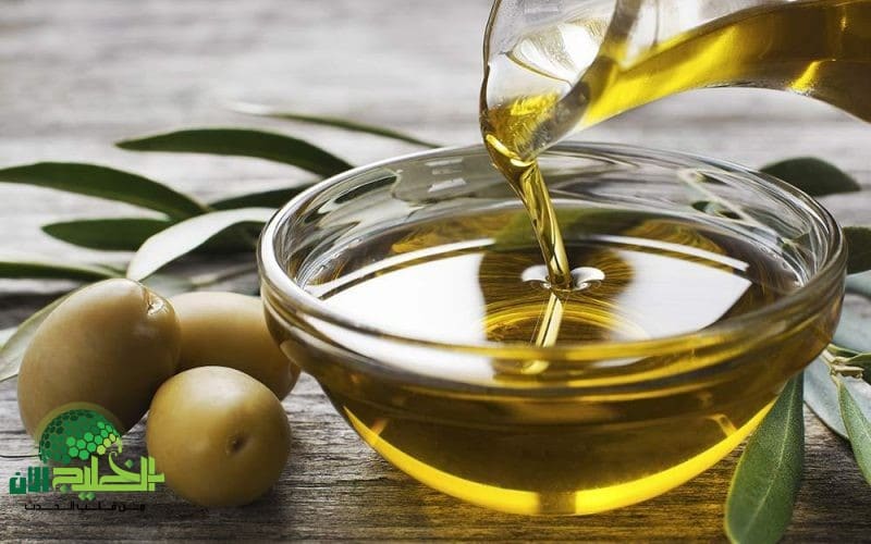 علاج الشعر الجاف بوصفة العسل وزيت الزيتون. نعومة فورية من أول استخدام