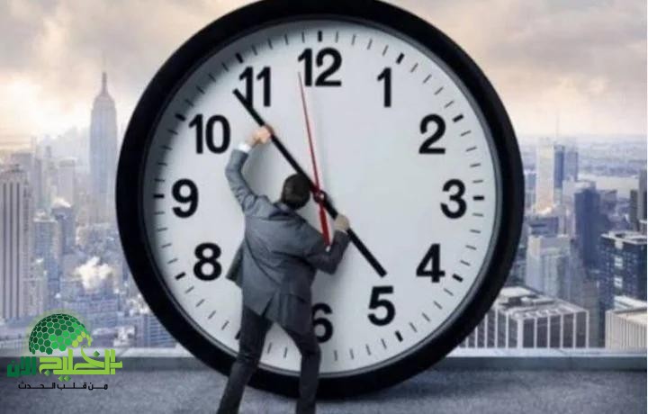 مواعيد العمل في السعودية خلال التوقيت الصيفي 2025. تنظيم محكم يخدم الجميع